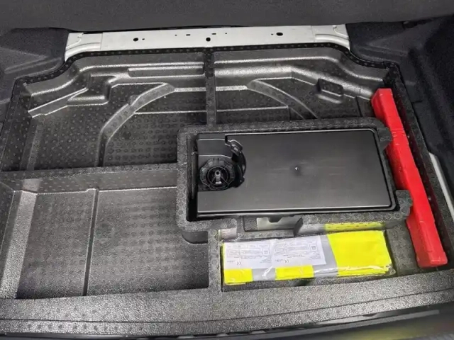 Peugeot 308 hybrid 145 e-dcs6 style — photo 27