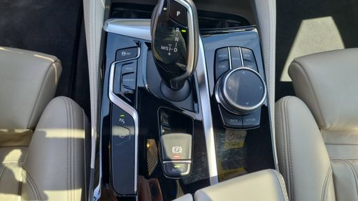 BMW Serie 5 Touring xDrive 520d 190 Steptronic8 - Luxury Line – 2018 – 104900 km – Diesel – Boîte Automatique — photo 17