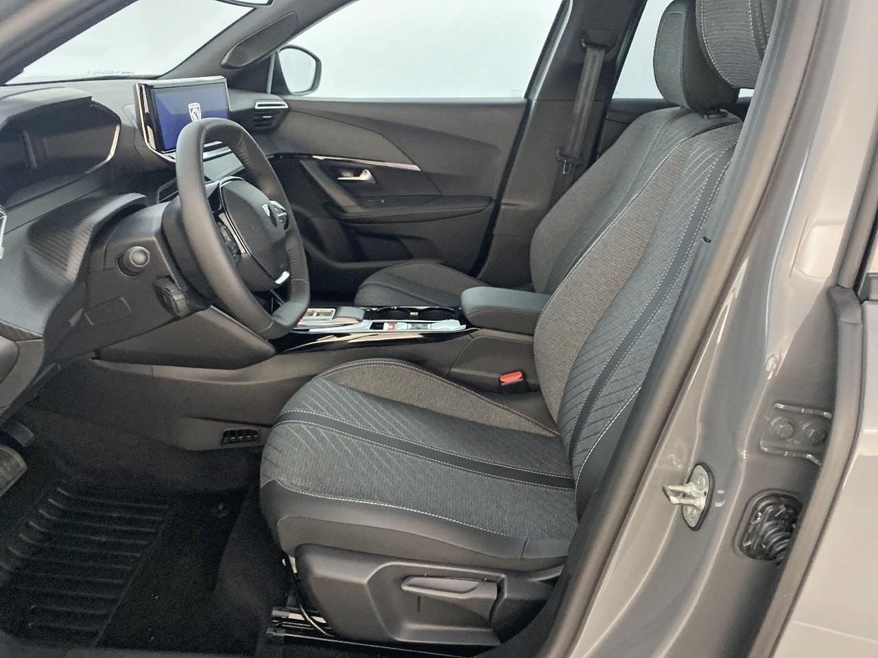 Peugeot 2008 hybrid 145 ch e-dcs6 allure — photo 9