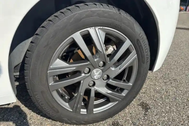Peugeot 208 puretech 75 s&amp;s bvm5 — photo 33