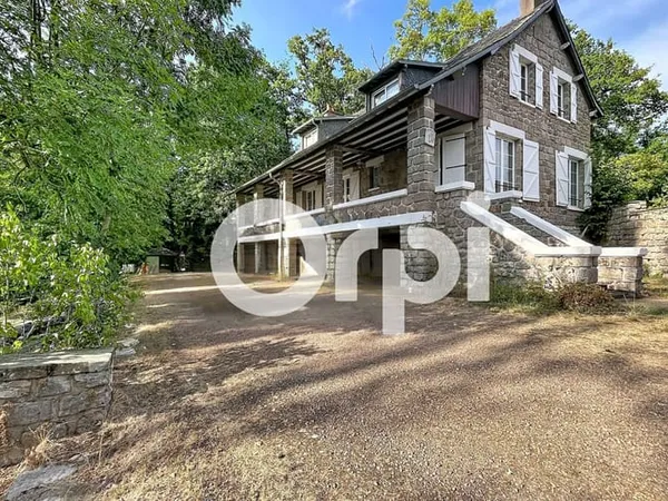 Maison 6 pièces 219 m²