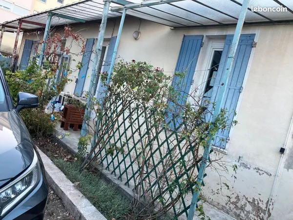 Vends maison avec petit jardin Nimes