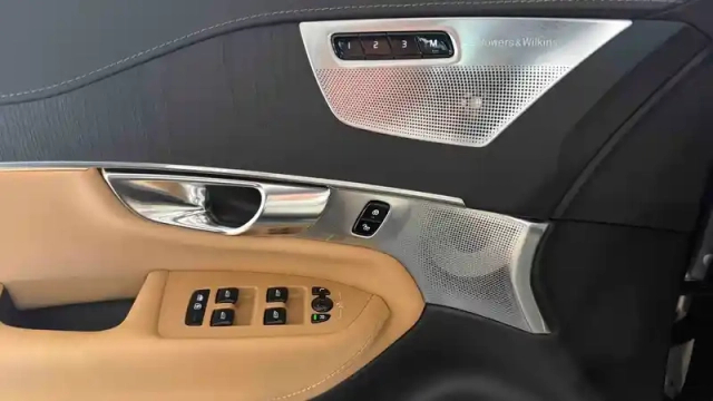 Volvo Xc90 t8 awd hybride rechargeable 310+145 ch geartronic 8 7pl — photo 17