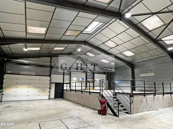 Local industriel 972 m²