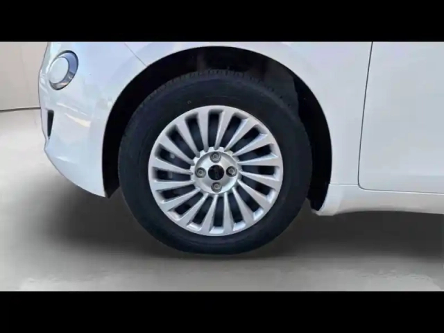 Fiat 500 e 118ch my23 — photo 14