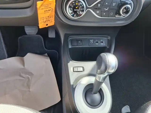 Renault Twingo iii e-tech — photo 6