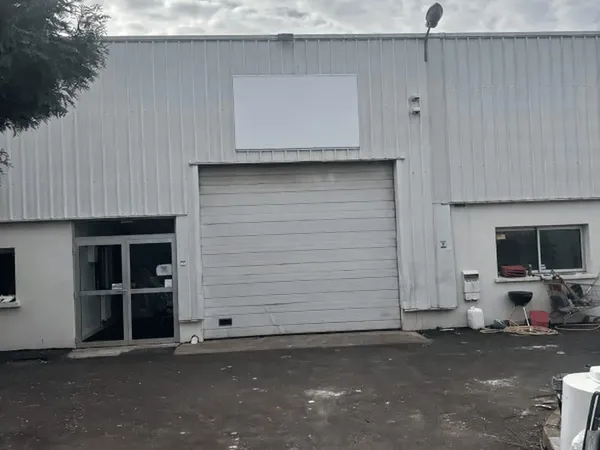 Local d'activité 2 pièces 957 m²