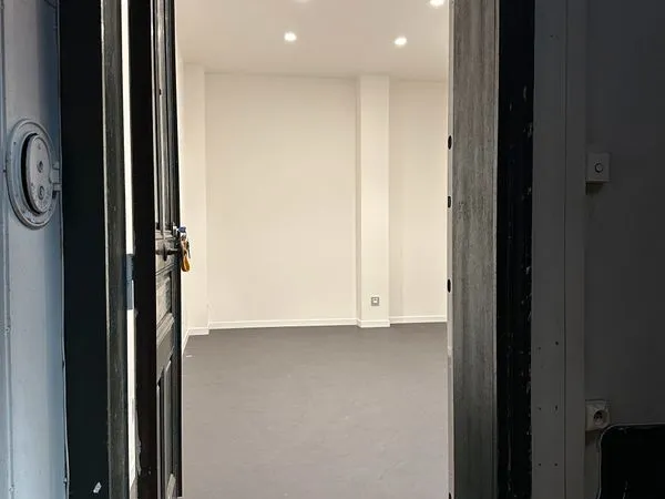 Bureau indépendant de 16 m² à louer - Paris 17e - Calme, sur cour et climatisé