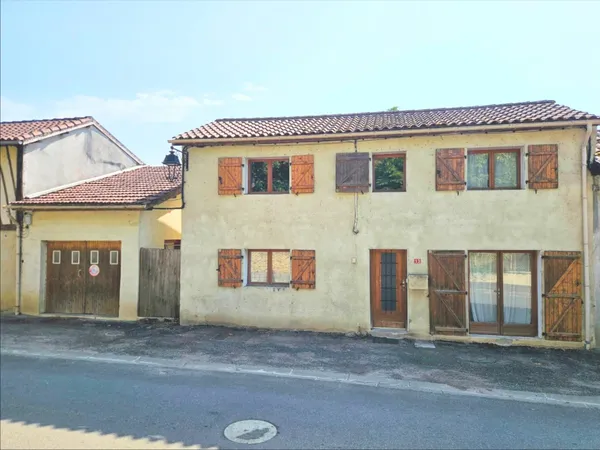 MAISON COEUR DU VILLAGE DANS CARTIER CALME
