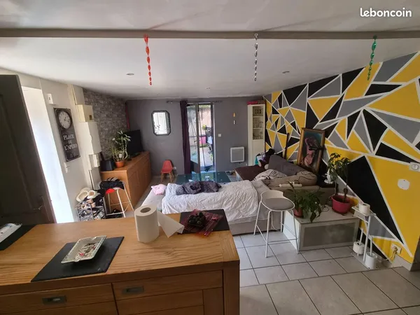 Appartement T2 de 45 m² avec 50 m² de terrasses et 2 places de parking