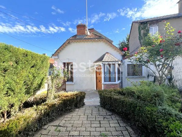 MAISON DE VILLE 2 CHAMBRES AVEC COUR À VENDRE SUR LA COMMUNE DE VALENCAY (36)