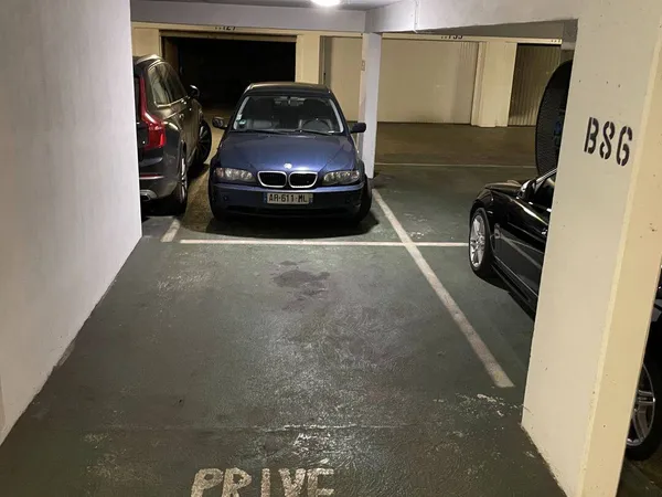 Parking 12 m²