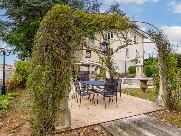 Maison de caractère et sa vue dégagée sur la nature