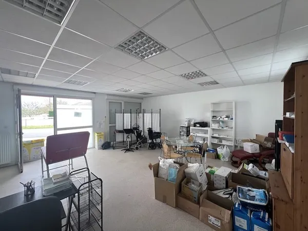 Local commercial 11 pièces 350 m²