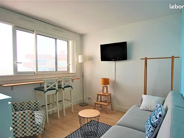 STUDIO meublé à L Année