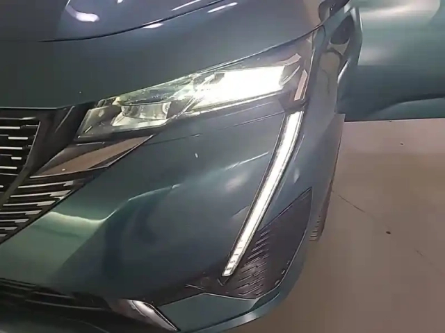 Peugeot 308 sw phev 180 e-eat8 — photo 16