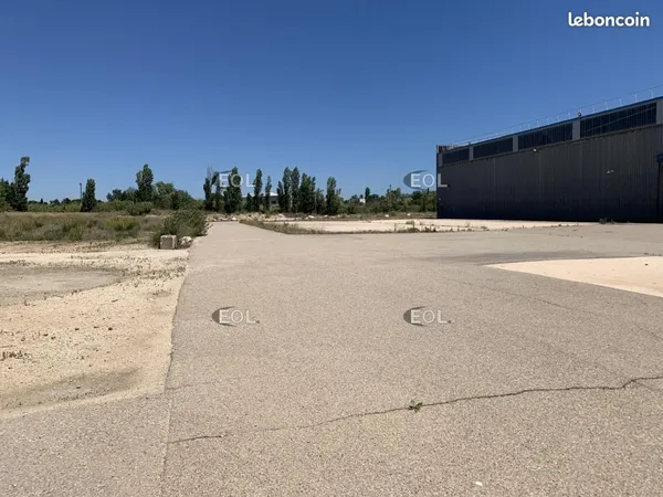 Terrain 53 400 m² Marignane