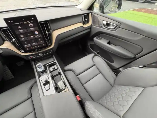 Volvo Xc60 t6 awd hybride rechargeable 253 ch+145 ch geartronic 8 — photo 9