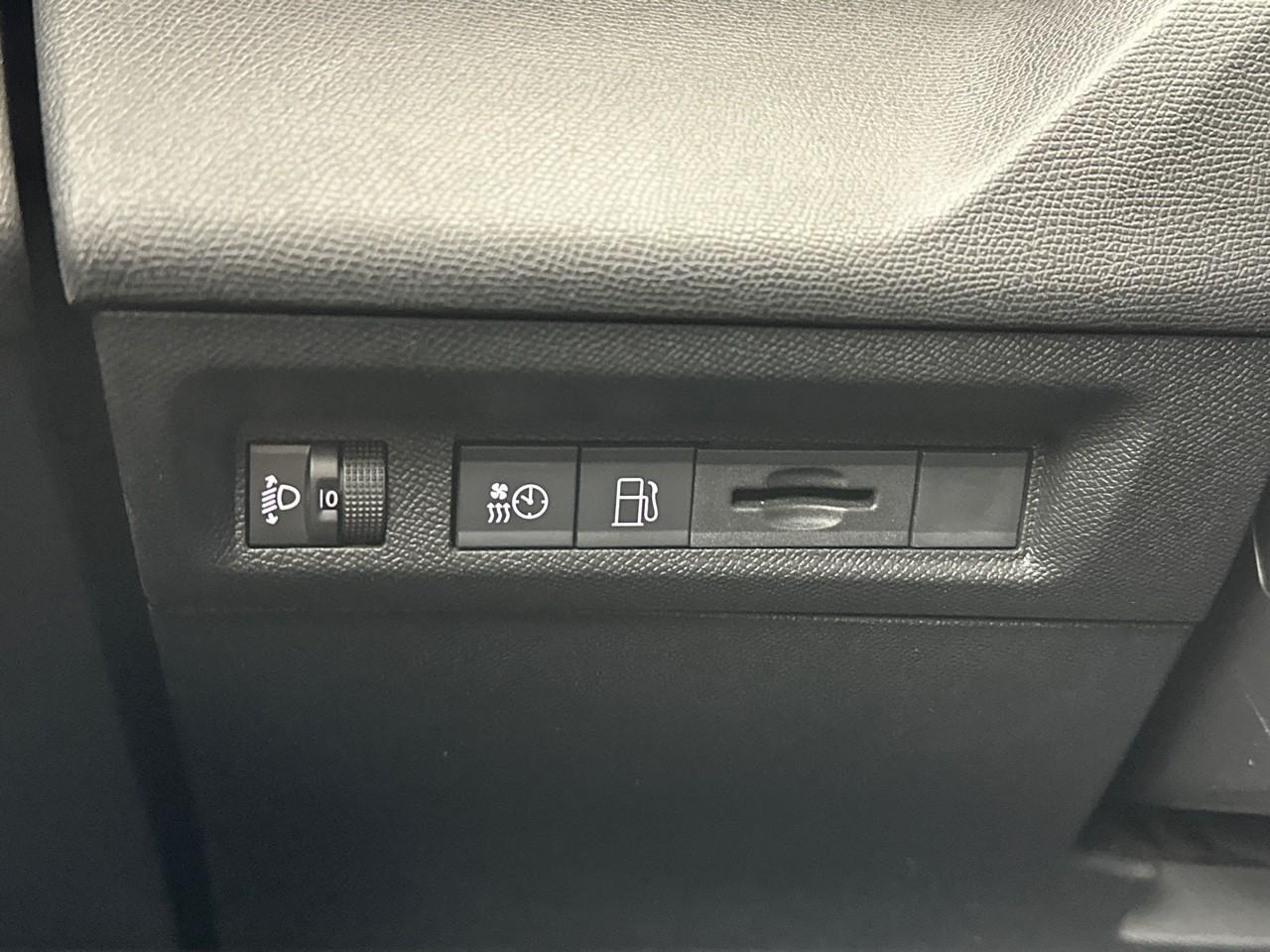 Peugeot 308 phev 180 e-eat8 allure pack — photo 16