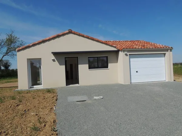 Maison de plain pied 80 m2 habitable / 3 chambres / 663 m2 T