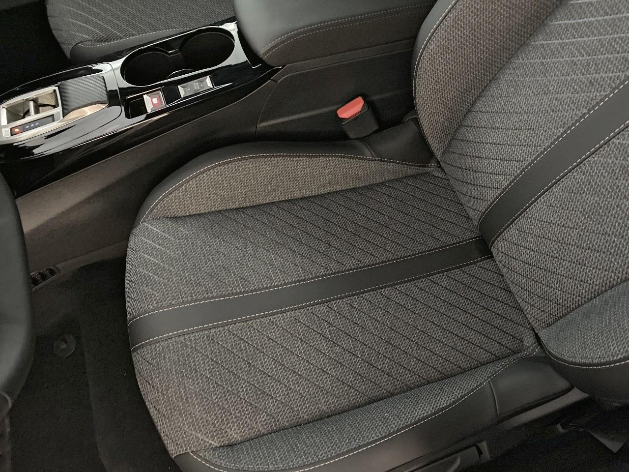Peugeot 2008 hybrid 145 ch e-dcs6 allure — photo 9