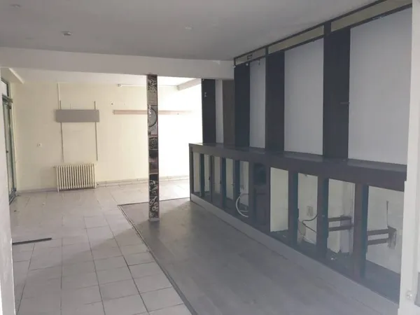Local commercial 3 pièces 115 m²