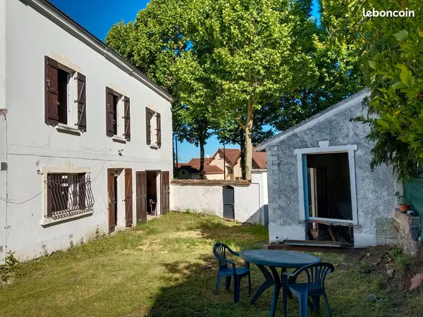 Maison (R+1+Comble à aménager ) à réaménager selon ses goûts, à 7 mns à pieds gare RER A Sucy