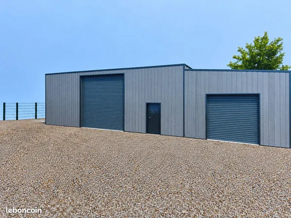 HANGAR ET ESPACES PROFESSIONNELS - TERRAIN CLOS DE 894 m² - MERLEVENEZ (56)