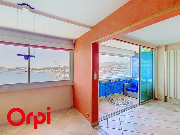 Magnifique appartement T4 avec cave et vue exceptionnelle sur la mer et la Rade de Toulon