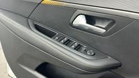 Peugeot 208 1.2 PureTech 100ch S&S Roadtrip — photo 18