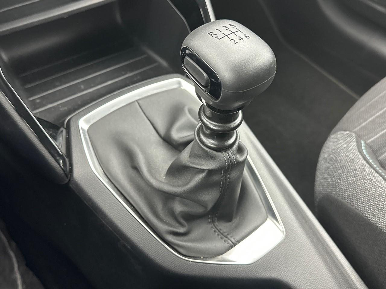 Peugeot 208 puretech 100 s&s bvm6 style — photo 28