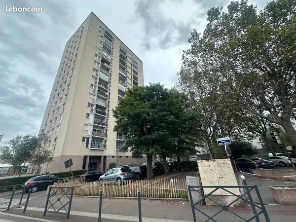 Appartement 3 pièces de 57 m² loué 1.200 Charges Comprises