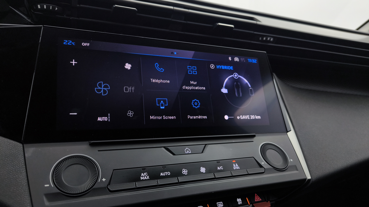 Peugeot 308 SW PHEV 180 e-EAT8 — photo 27