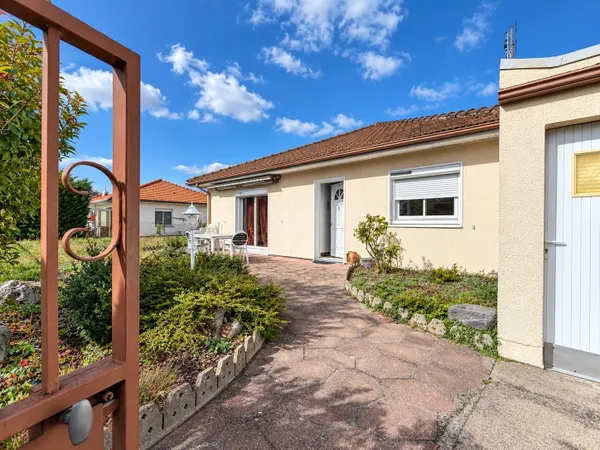 LEMPDES  MAISON DE PLAIN-PIED  3 CHAMBRES  GARAGE  S