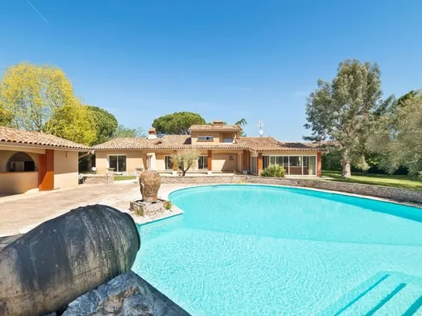 Maison 5 pièces 273 m²