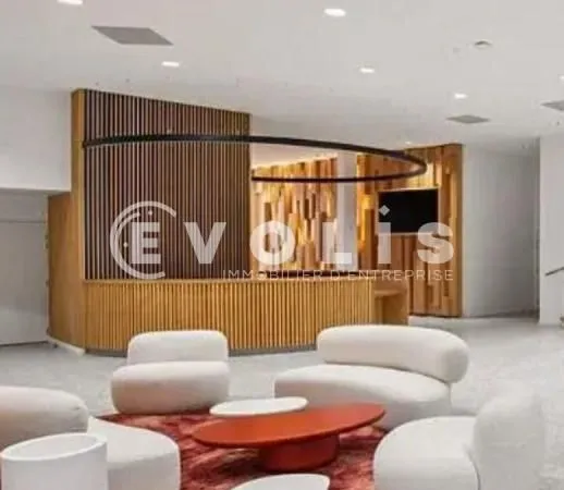 Bureau 150 m²