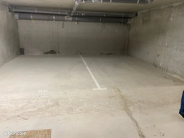 Grande place de parking rouen rive droite