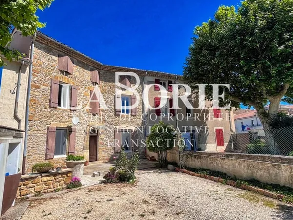 Maison de ville de 130 m2 sur terrain de 268 m2.