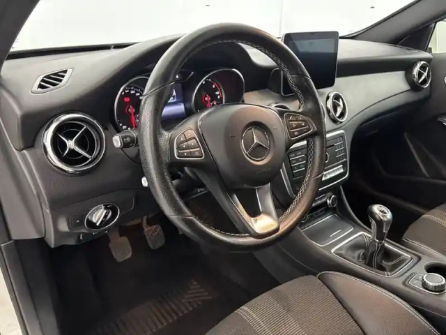 Mercedes Gla 180 d — photo 24