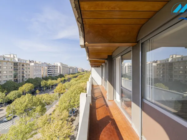MARSEILLE 8e - PRADO - T3 LUMINEUX AVEC BALCON, CAVE ET GARA