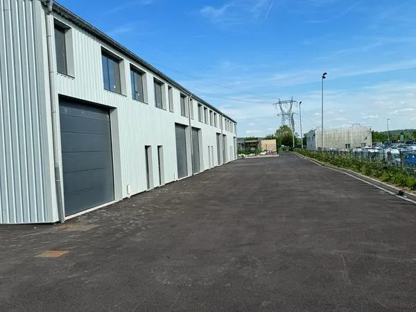 Local d'activité persan 210m2