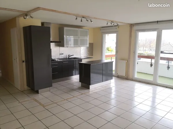 Location T3 67 M2 Poisy