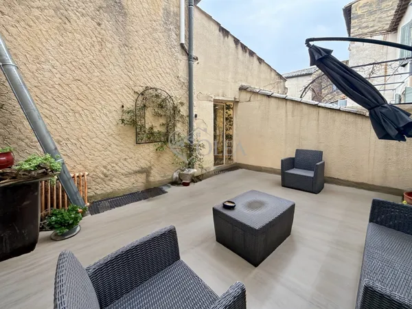 UZES centre historique appartement 220M² avec exterieur