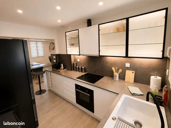Saint-Cyr-sur-Mer - Appartement rénové a neuf - 100 m² - 440 000