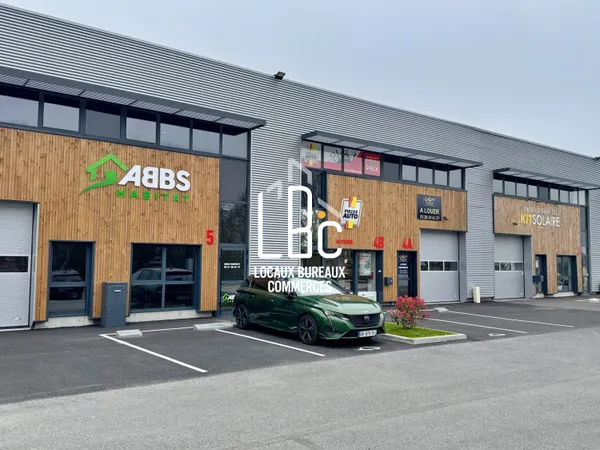 Local commercial 4 pièces 255 m²