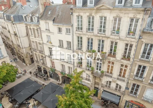 EXCLUSIVITE FONCIA place du PILORI : grand T3 situé au 4ème étage avec ascenseur dans un magnifique 
