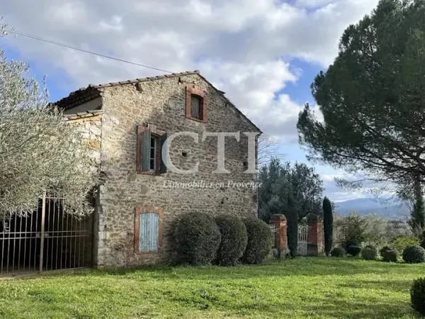 Propriété 7 pièces 240 m²
