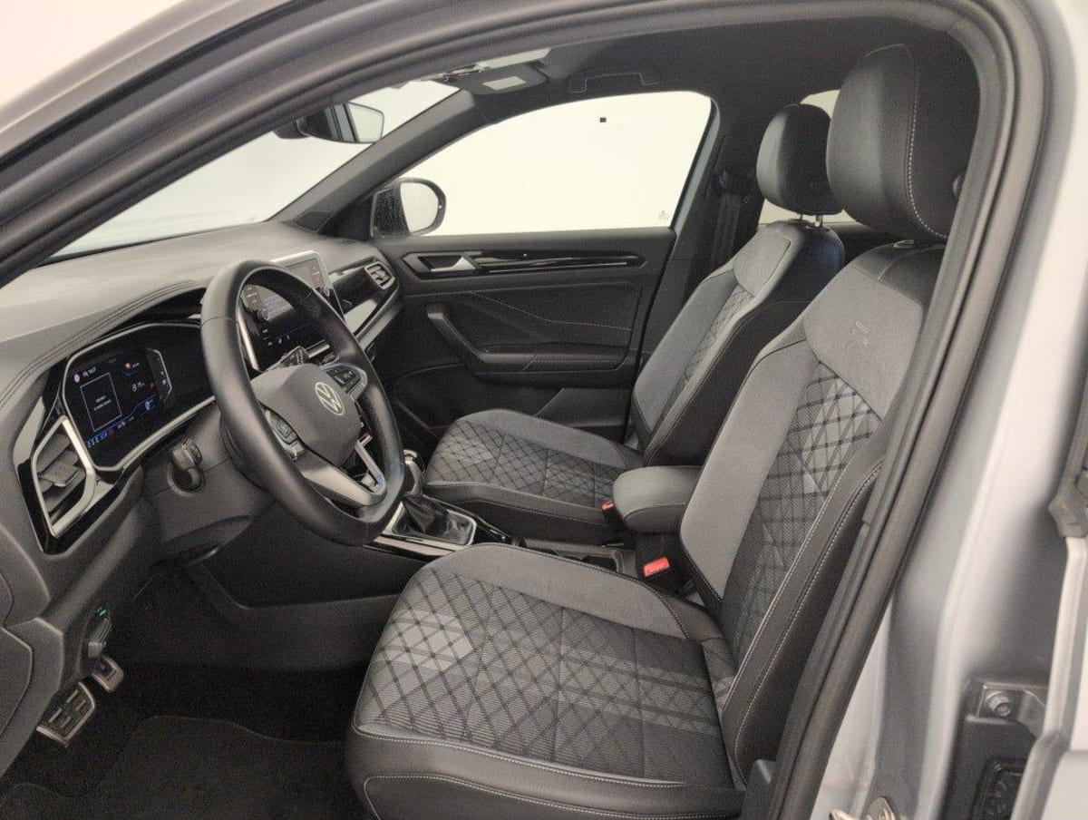 Volkswagen T-Roc — photo 15