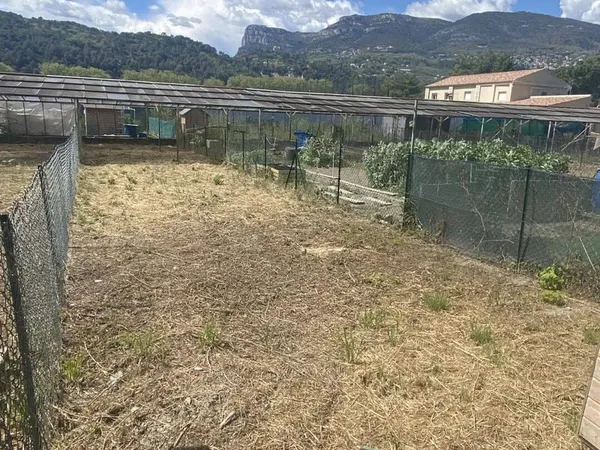 Terrain 160 m²