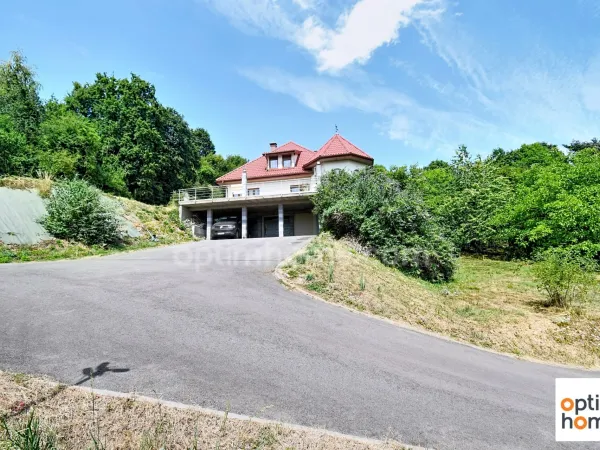 TRES BELLE MAISON INDIVIDUELLE - 4 CHAMBRES - 2 SALLES DE BAIN - 2 GARAGES - TERRAIN DE 25 ARES
